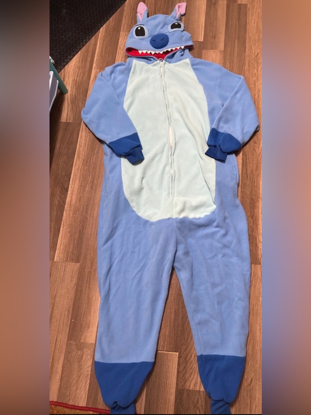 Disney stitch women’s size medium zip up pj